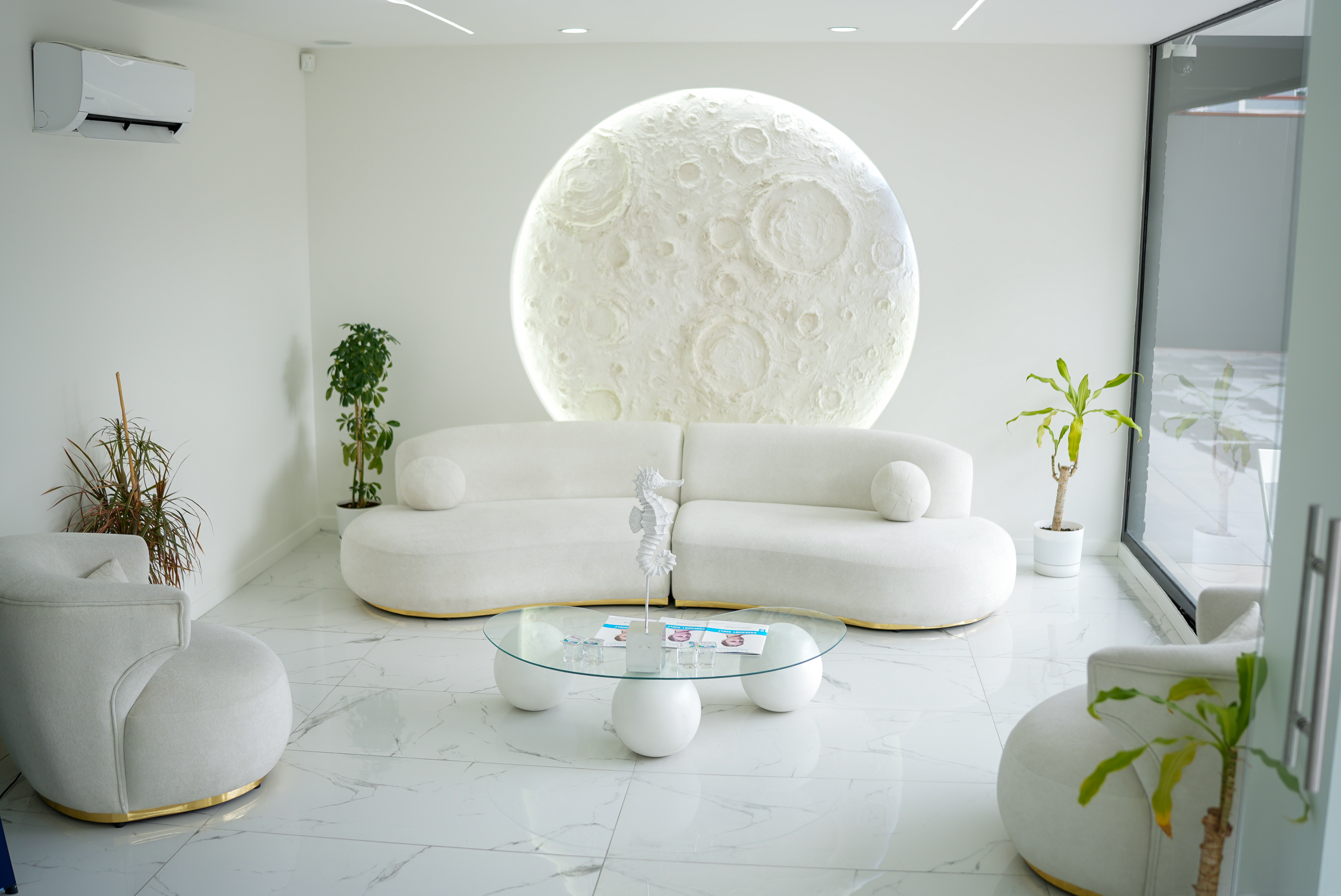 moonqueen-antalya-bekleme-alani.jpg .JPG